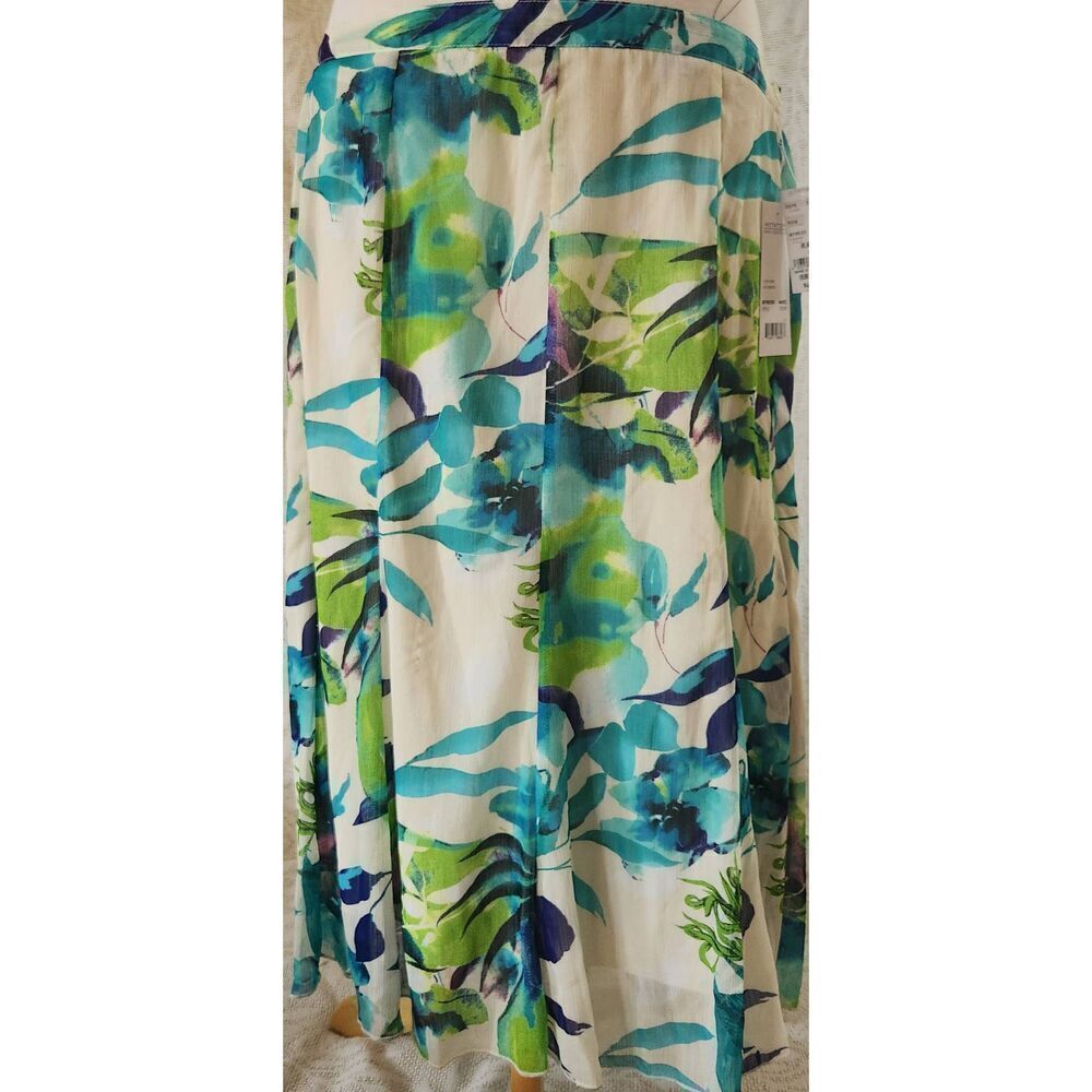 K27 Notations floral skirt, shear lined fit and flare NWT